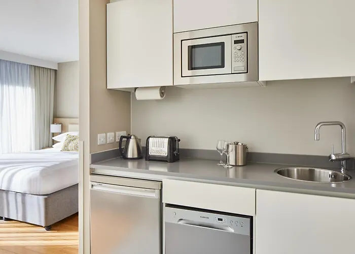 One-Bedroom Queen Suite