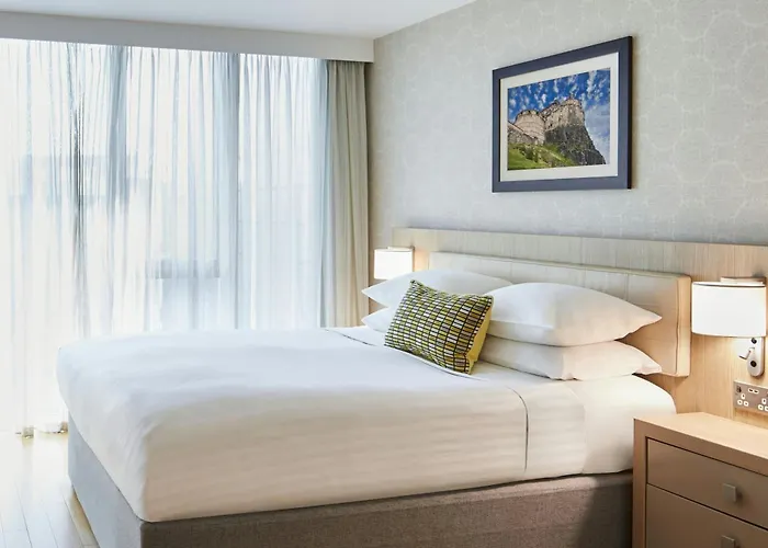 One-Bedroom Queen Suite