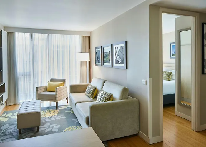 One-Bedroom Queen Suite